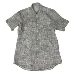 Lululemon Men’s Performance Short Sleeve Button-Up Gray, Size Large Front Airing